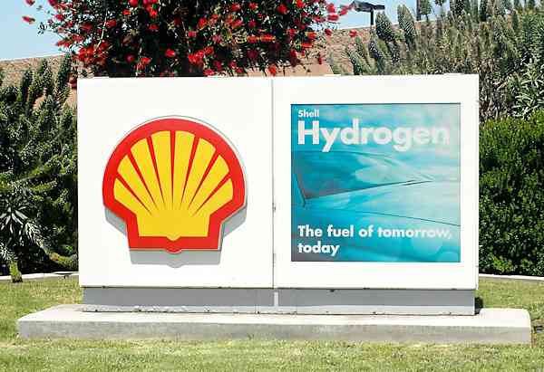 Hydrogen Fueling Station By Shell Corporation Torrance California