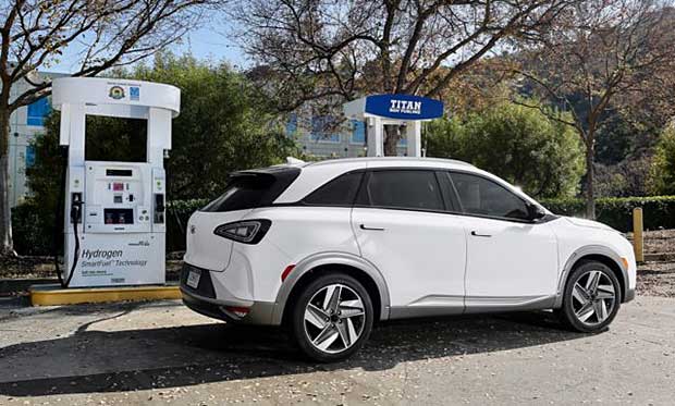 Hyundai Nexo at hydrogen fueling station